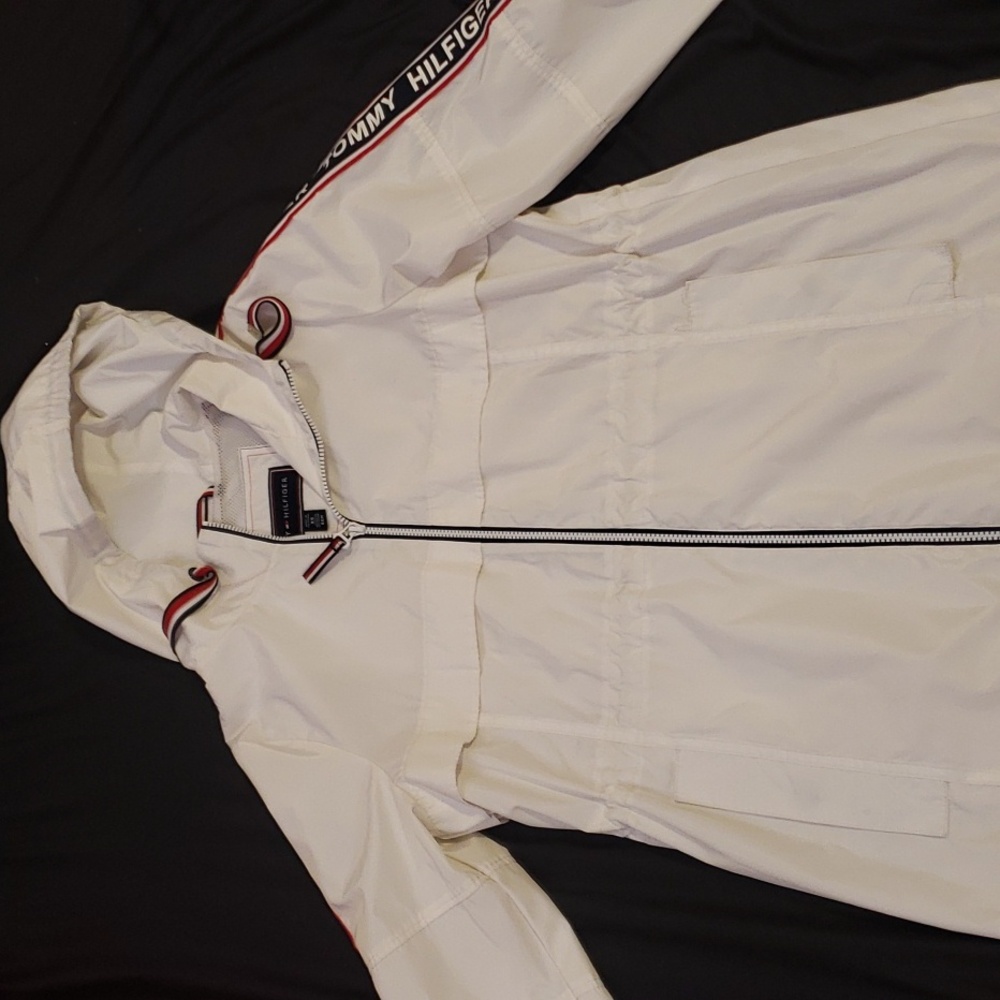 White wind breaker